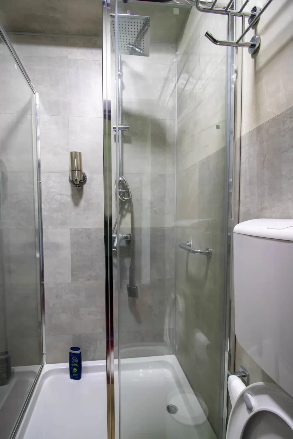 Dvokrevetni studio 40, hostel Aurora, smeštaj u Požarevcu - kupatilo